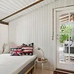 3 Bedroom Pet Friendly In *